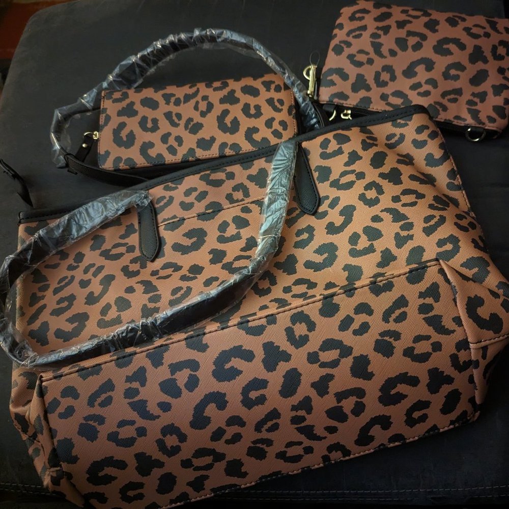 This is a Time and Tru Tote, Wristlet-Pouch Crossbody, and Zip-Around Wallet set